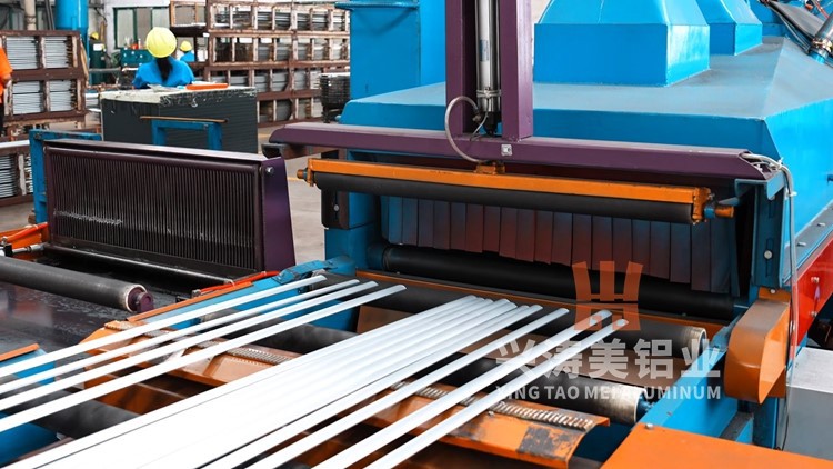 features-of-aluminum-edging-stripimg 2 features-of-aluminum-edging-stripimg 2